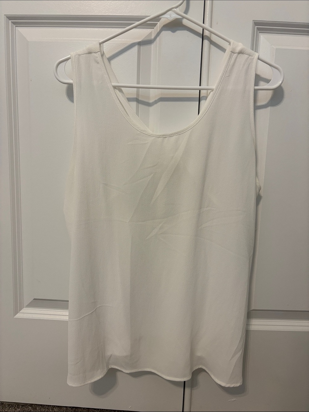 Active USA White Scoop Neck Sleeveless Camisole